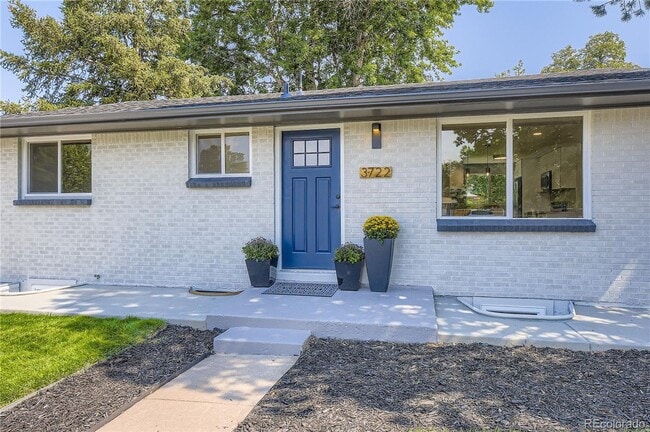 Foto del edificio - Newly Renovated 3 bed, 1 bath in Englewood (Top Unit)