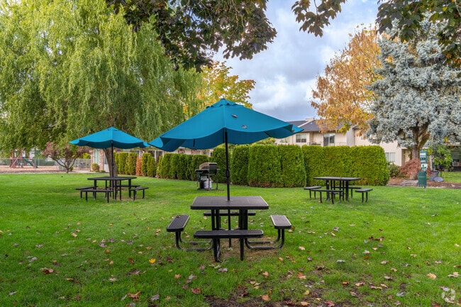 Picnic Area - Covington Square Apartments