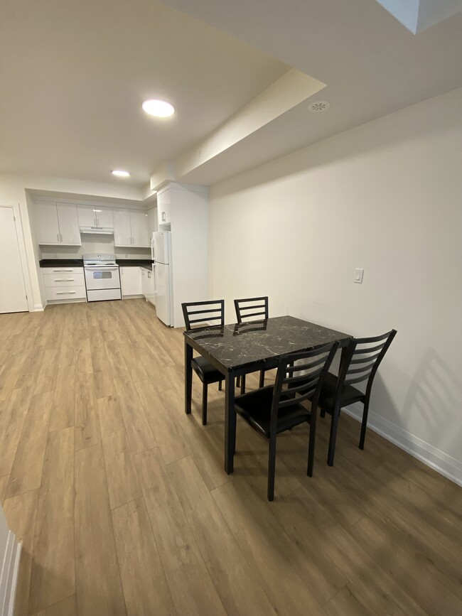 Photo du bâtiment - 782 St Clair Av W
