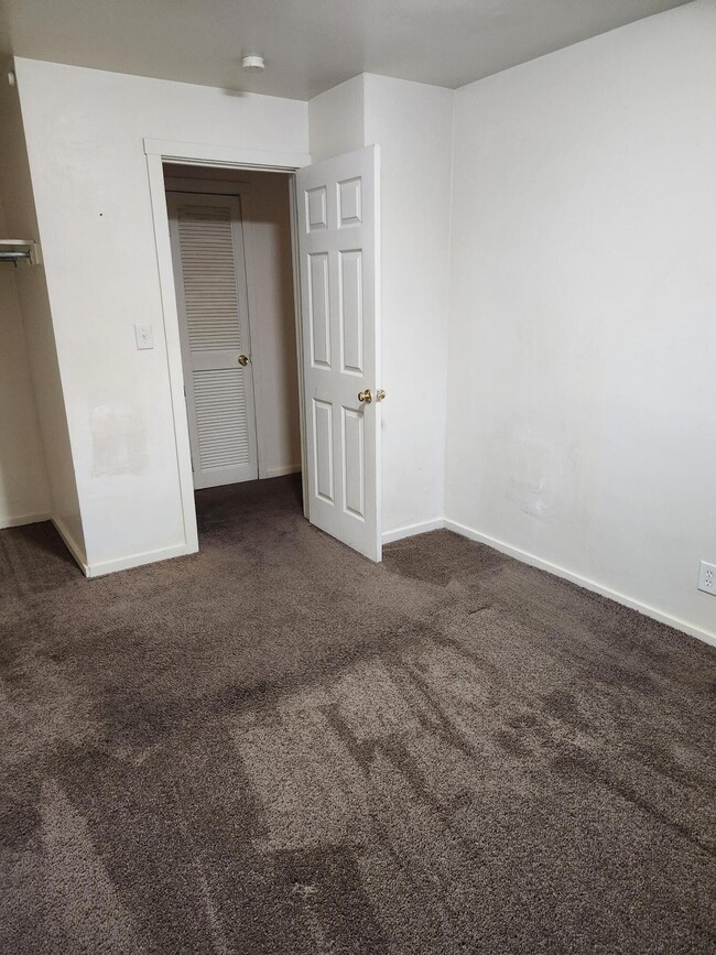 Building Photo - 33114 Alaska Ct