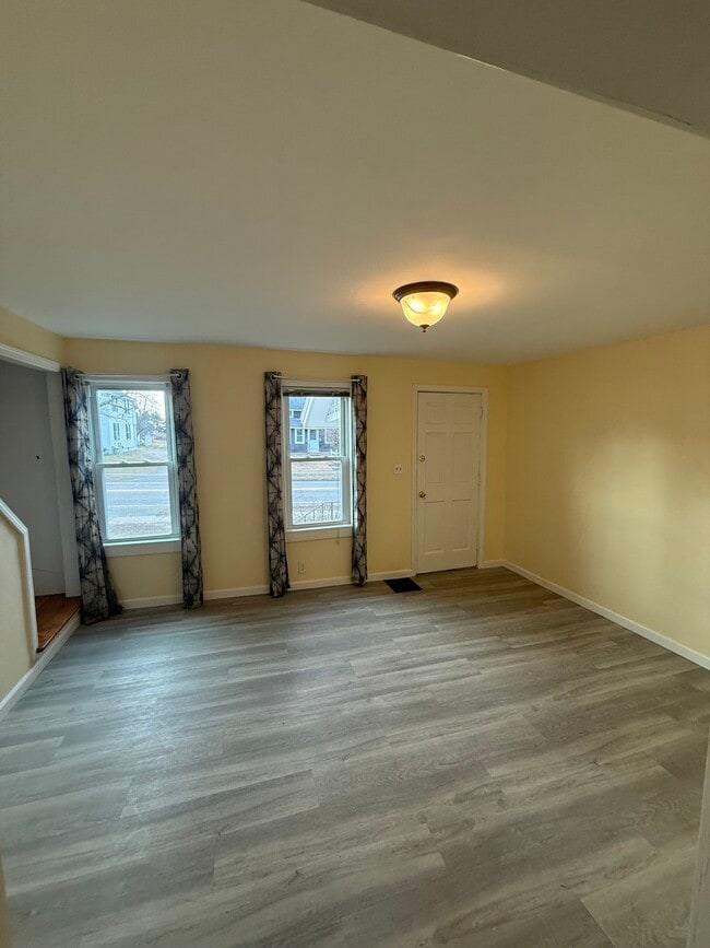 Living room - 56 House St