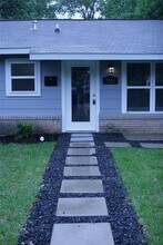 Building Photo - 1413 Broadmoor Dr
