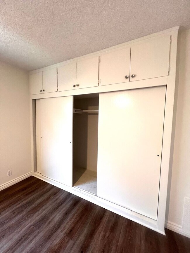 Building Photo - 2621 S Centinela Ave