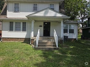 Building Photo - 3711 N Gladstone Ave