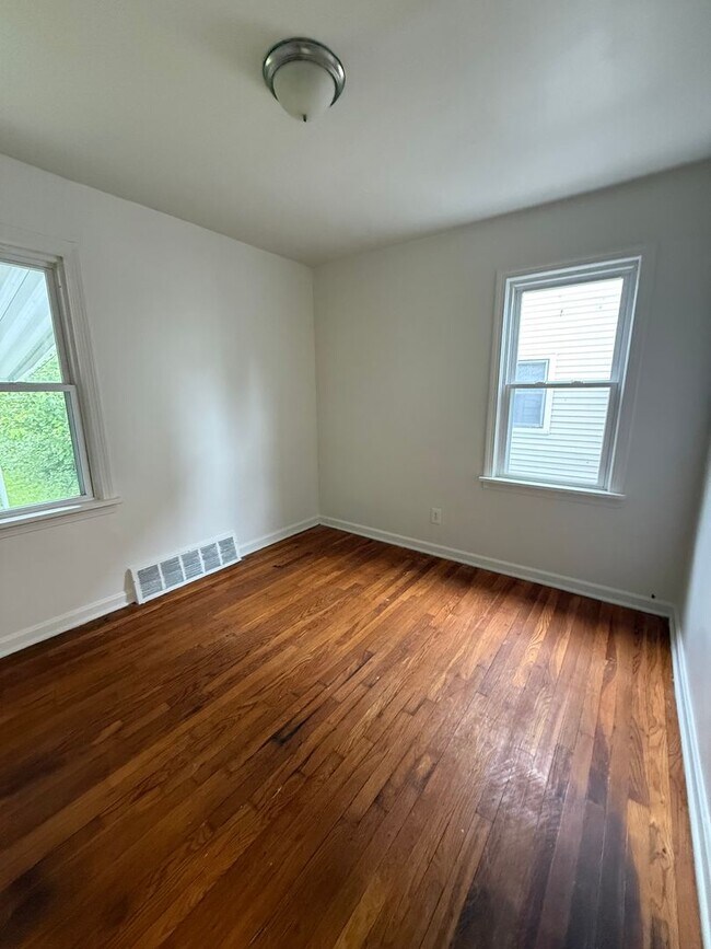 Foto del edificio - 3bd Single Euclid Cash Pay/Section 8