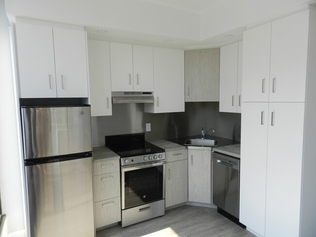 Building Photo - ONE BEDROOM APARTMENT LOCATED IN THE HEART...