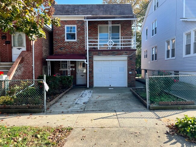 Front view with parking space - 2892 Coddington Ave