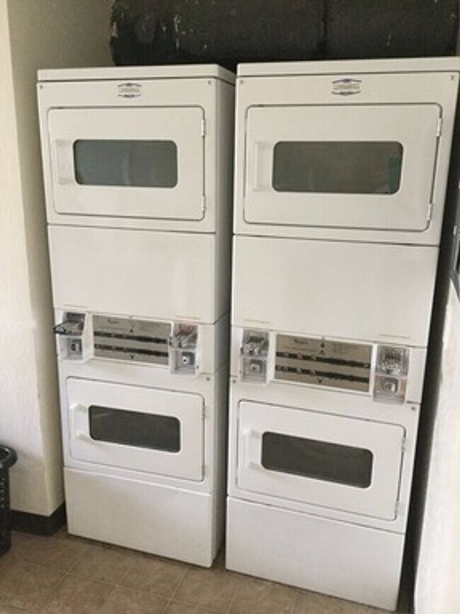 Building Photo - BEAUTIFUL 1 BEDROOM X1 BATHROOM CONDO!!! NOW LEASING!!!