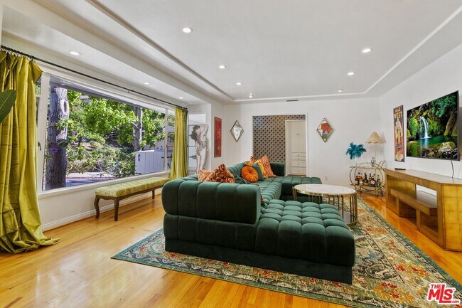 Foto del edificio - 2867 Beachwood Dr