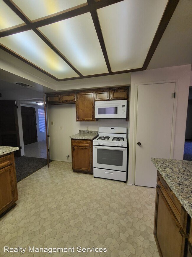 Building Photo - 3 br, 2.5 bath House - 4147 Pinewood Lake Dr.