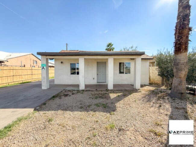 Building Photo - $1000 OFF FIRST MONTH RENT MOVE IN SPECIAL! Discover this Charming 5/2 Phoenix House!