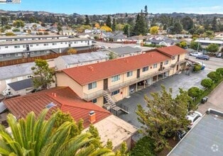 Building Photo - 2540 Grove Way