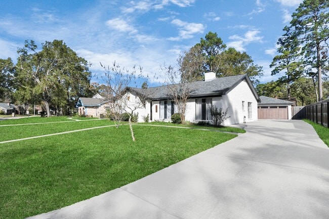 Building Photo - 1971 Round Spring Dr