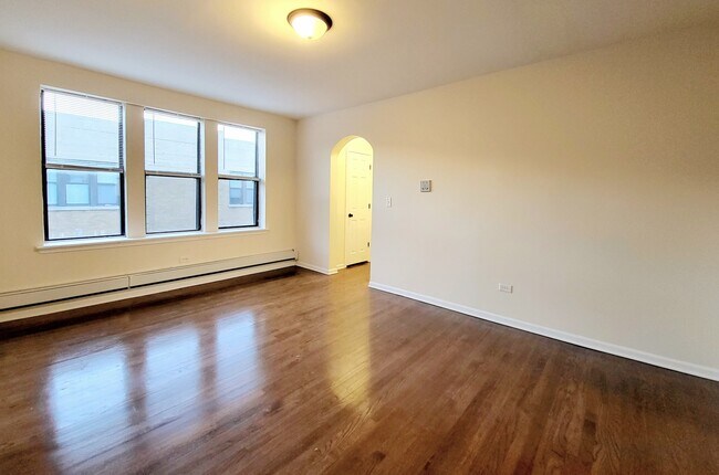 Foto del edificio - 3215 W Diversey Ave