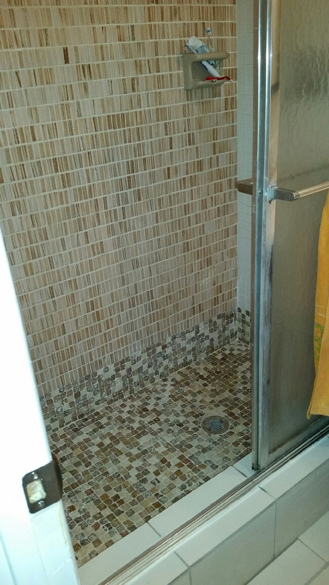 Baño - 195 SE 10th St
