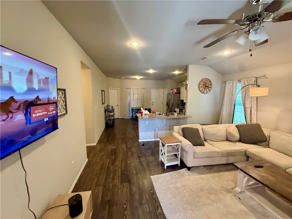 Building Photo - 1334 S Kingfisher Ln