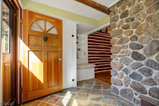Building Photo - 63 Iroquois Trail