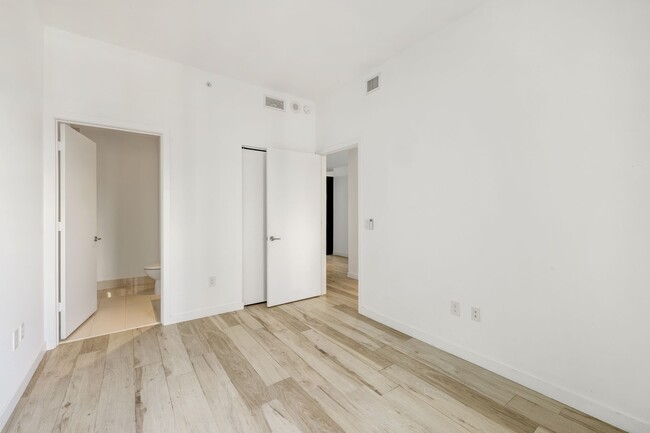 Foto del edificio - 480 NE 31st St