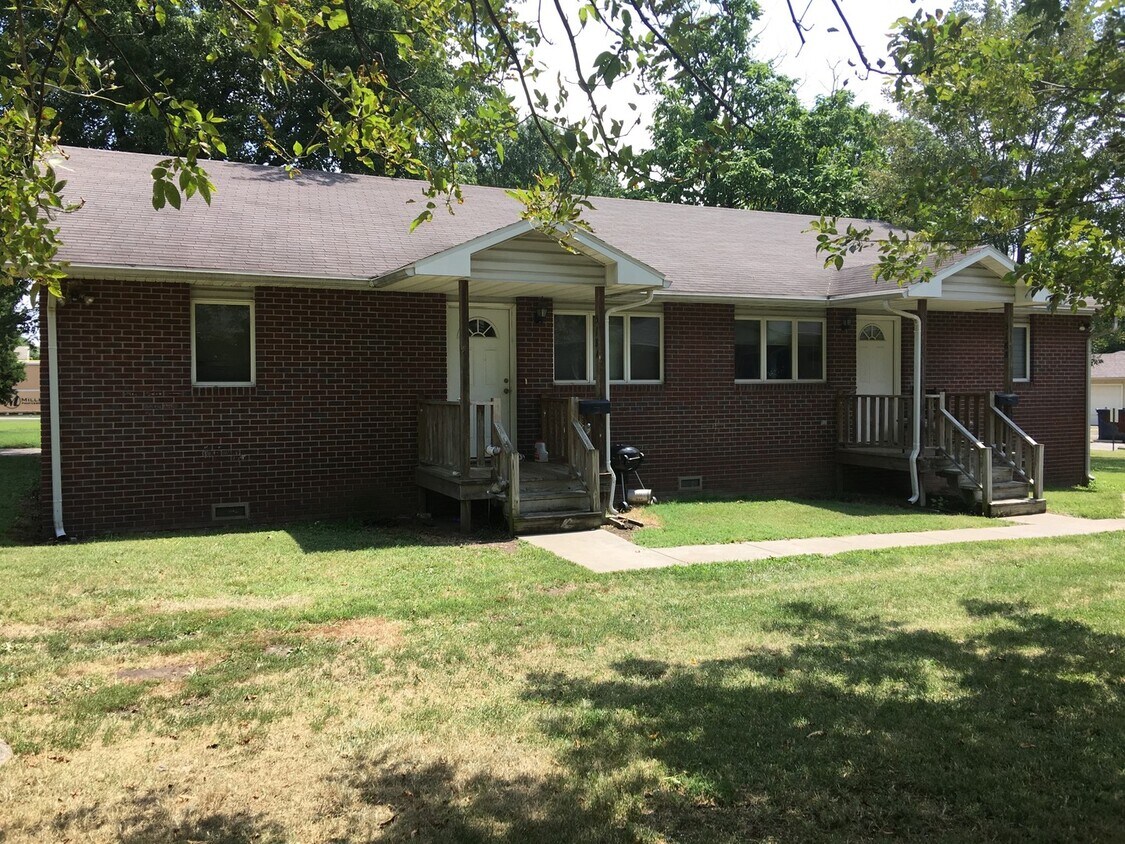 516 E. Monroe Duplex Apartment for Rent in Pittsburg, KS