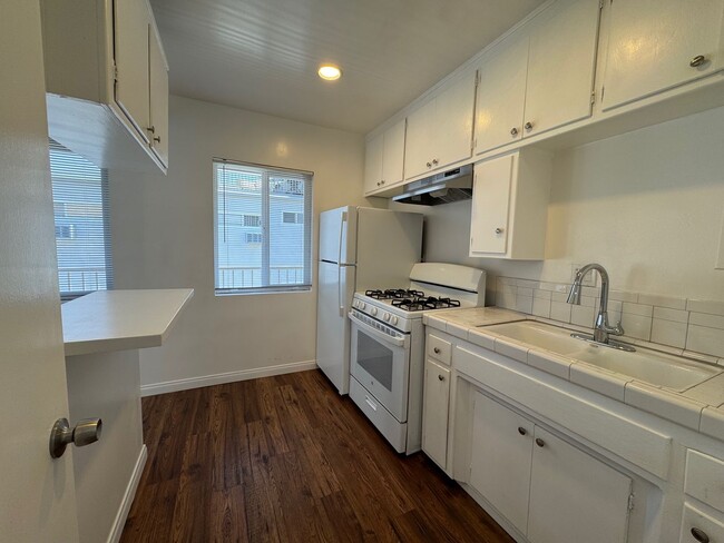 Interior Photo - 235 &amp; 237 W. Tujunga Ave.