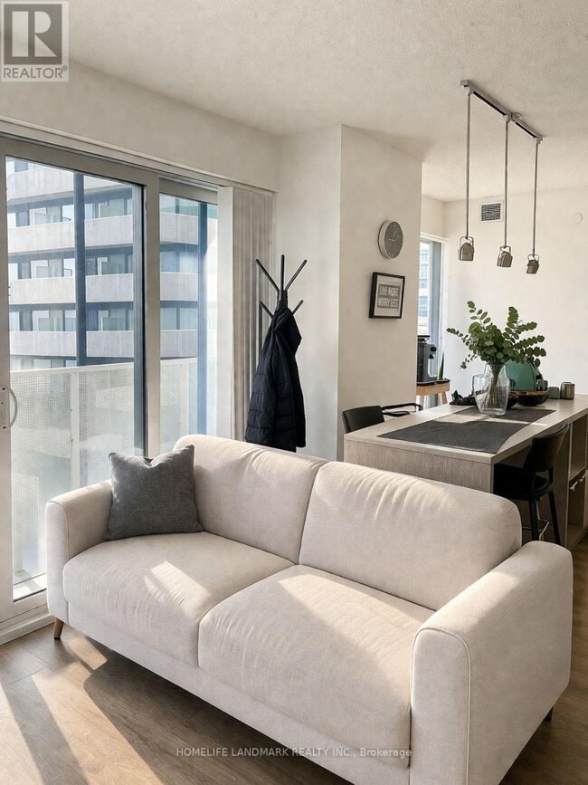 Building Photo - 88 Harbour St