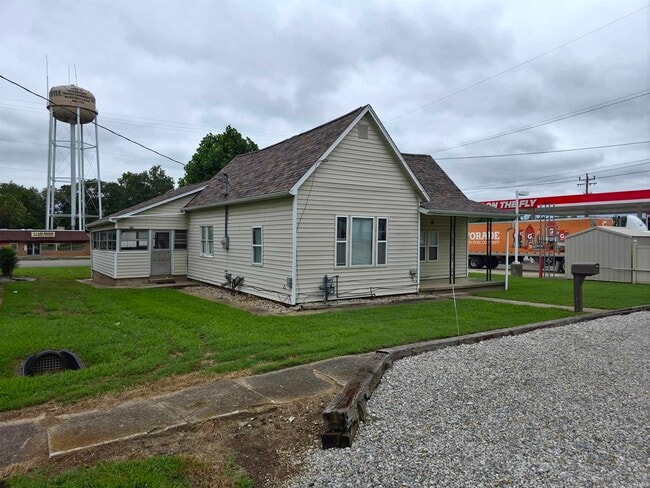 Building Photo - 108 S Oak St