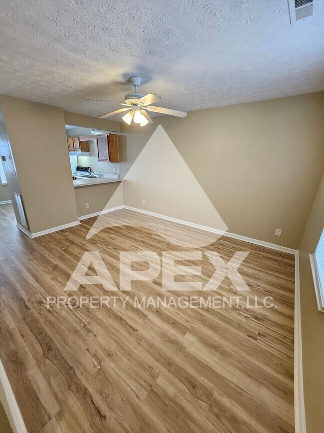 Foto del edificio - MOVE-IN SPECIAL,NO RENT TIL JUNE 1ST! - Nice 2 Bd | 1.5 Ba Townhouse in West Knox Condo Community!