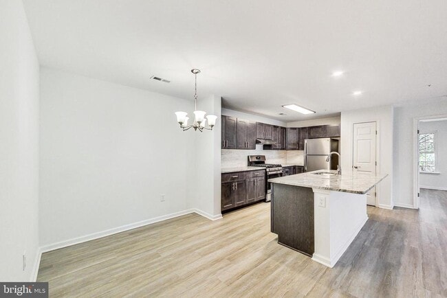 Building Photo - 13111 Millhaven Pl