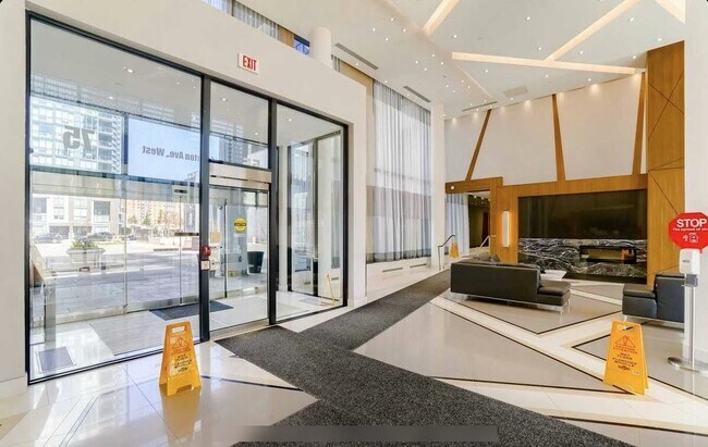 Photo du bâtiment - 75 Eglinton Av W