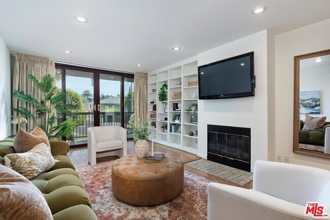 Foto del edificio - 1351 N Crescent Heights Blvd