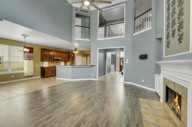 Foto del edificio - 7619 Limber Bough Dr