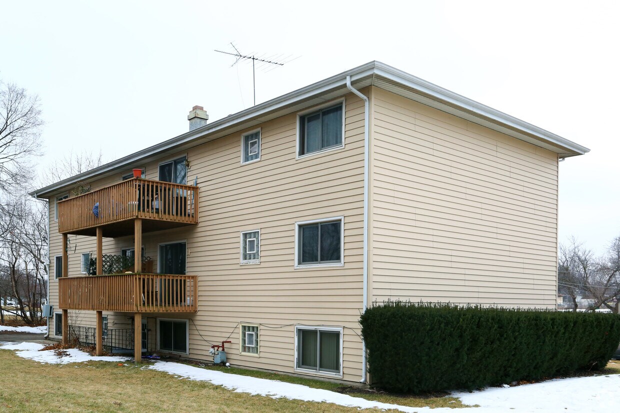 Building Photo - 591 Hiawatha Dr
