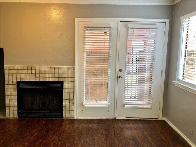 Foto del edificio - 9829 Walnut St