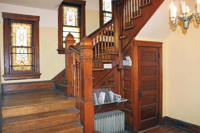 Foto del edificio - 2704 N Hackett Ave