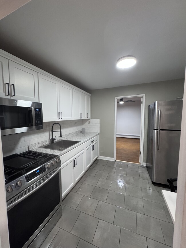 Building Photo - 330 Magee Ave