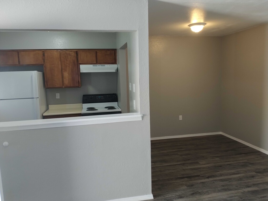 Kitchen/Dining Room - 2109 W Jackson Ave