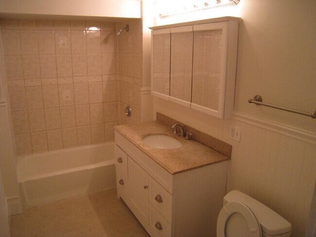 Foto del edificio - 10 Evergreen Ave