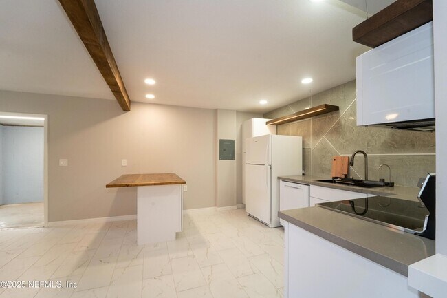 Foto del edificio - 5455 Pelican Way