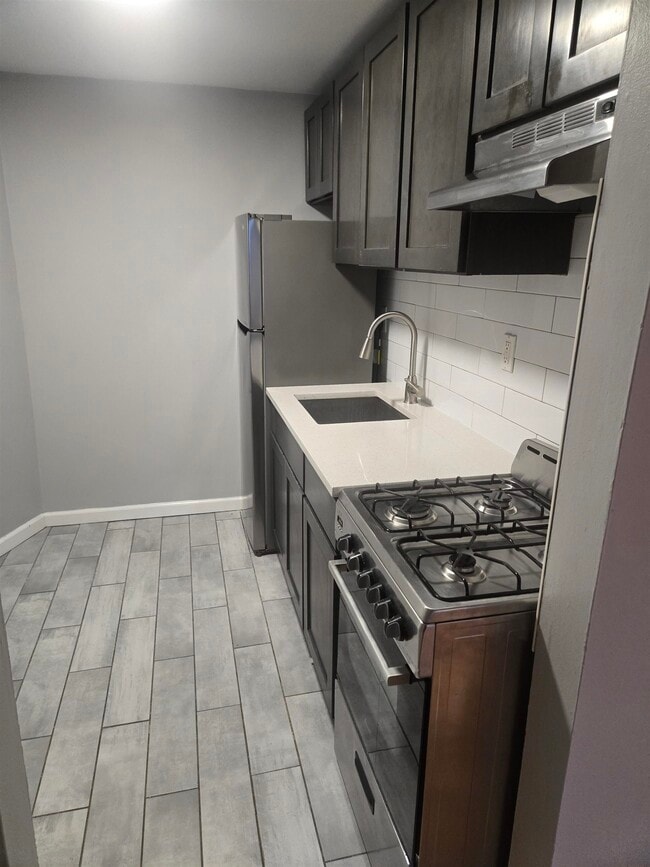 Building Photo - 96 Central Ave