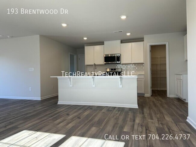 Foto del edificio - 193 Brentwood Dr