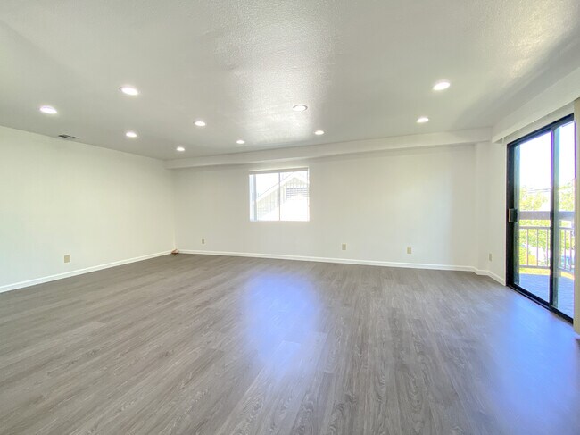 Living Room - 420 Raleigh St