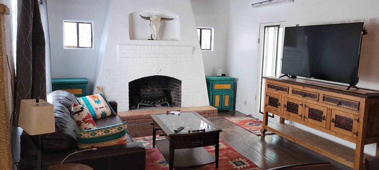 218 W Houghton St Unit B, Santa Fe, NM 87505 Apartments in Santa Fe