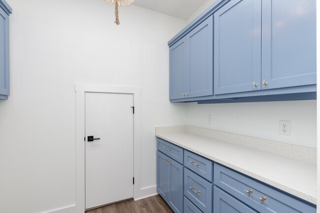 Foto del edificio - 15302 E Chesapeake