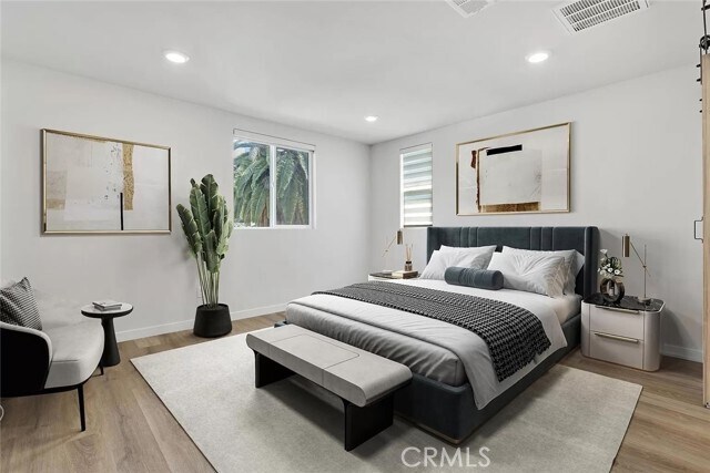 Foto del edificio - 14700 Sherman Way