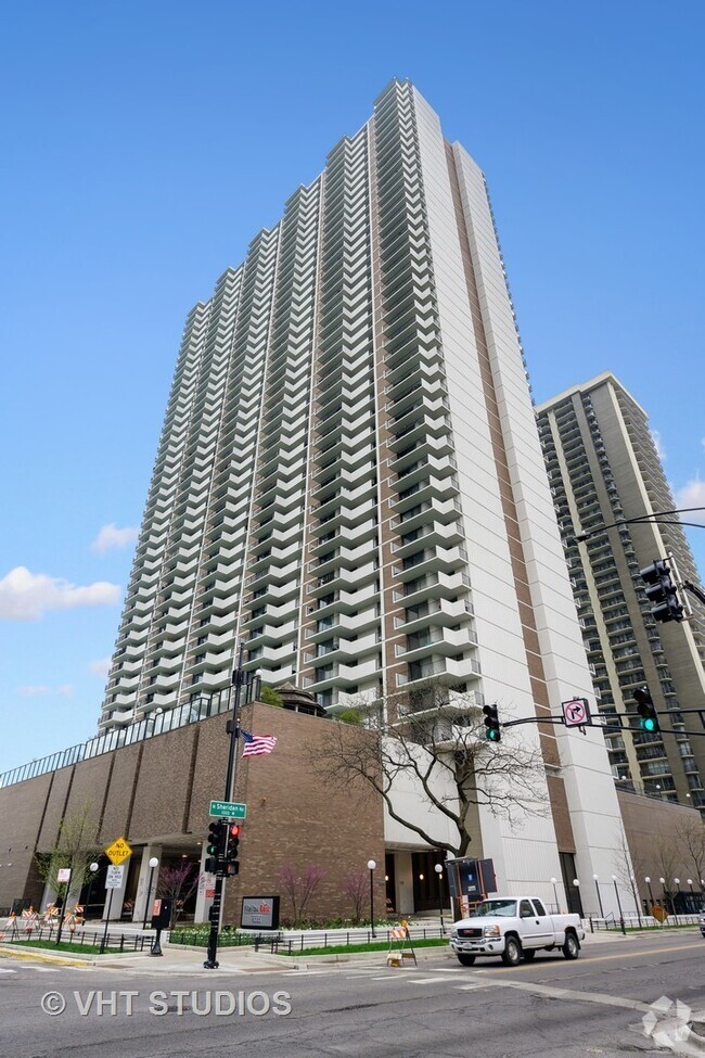 Building Photo - 6033 N Sheridan Rd