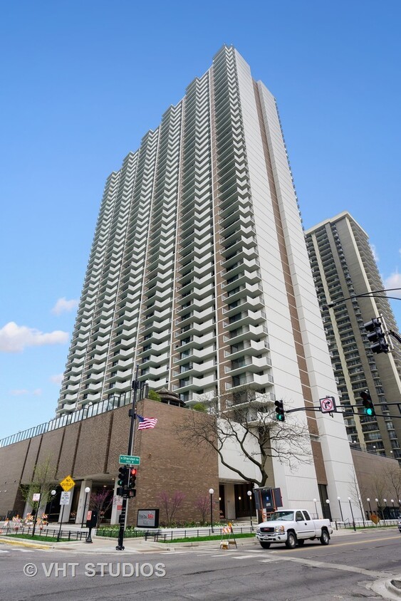 Primary Photo - 6033 N Sheridan Rd