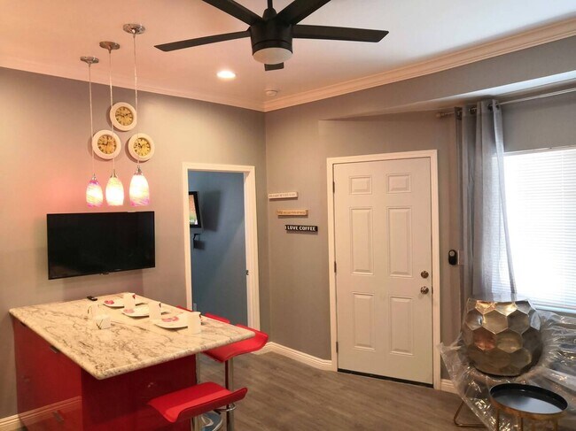 Foto del edificio - 1526 W 28th St