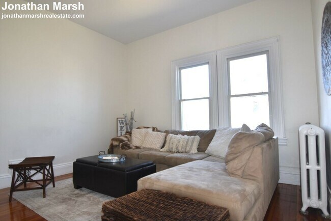 Building Photo - 48 Welles Ave