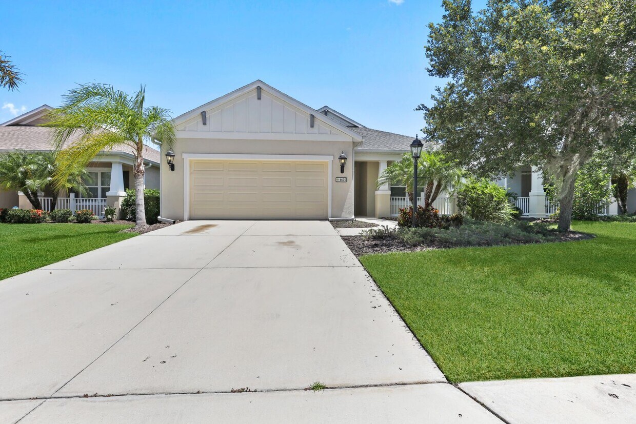 Primary Photo - Amazing 3 Bed 2.5 Bath Plus Bonus Room In ...