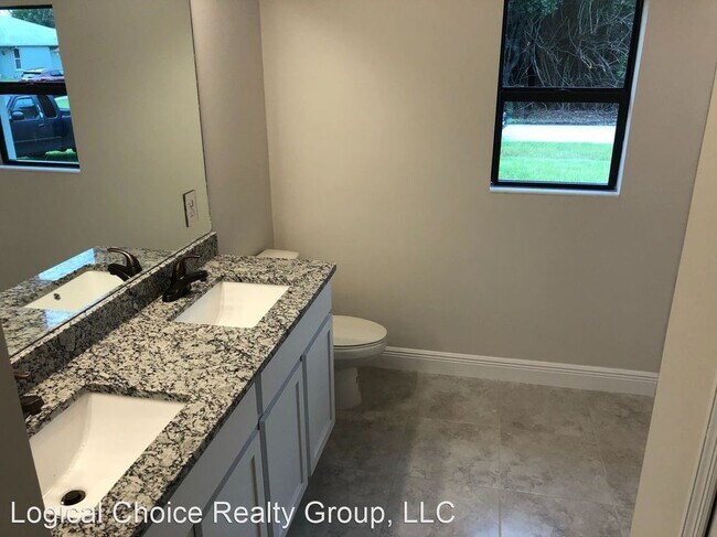 Foto del edificio - 971 Roseway Terrace NW